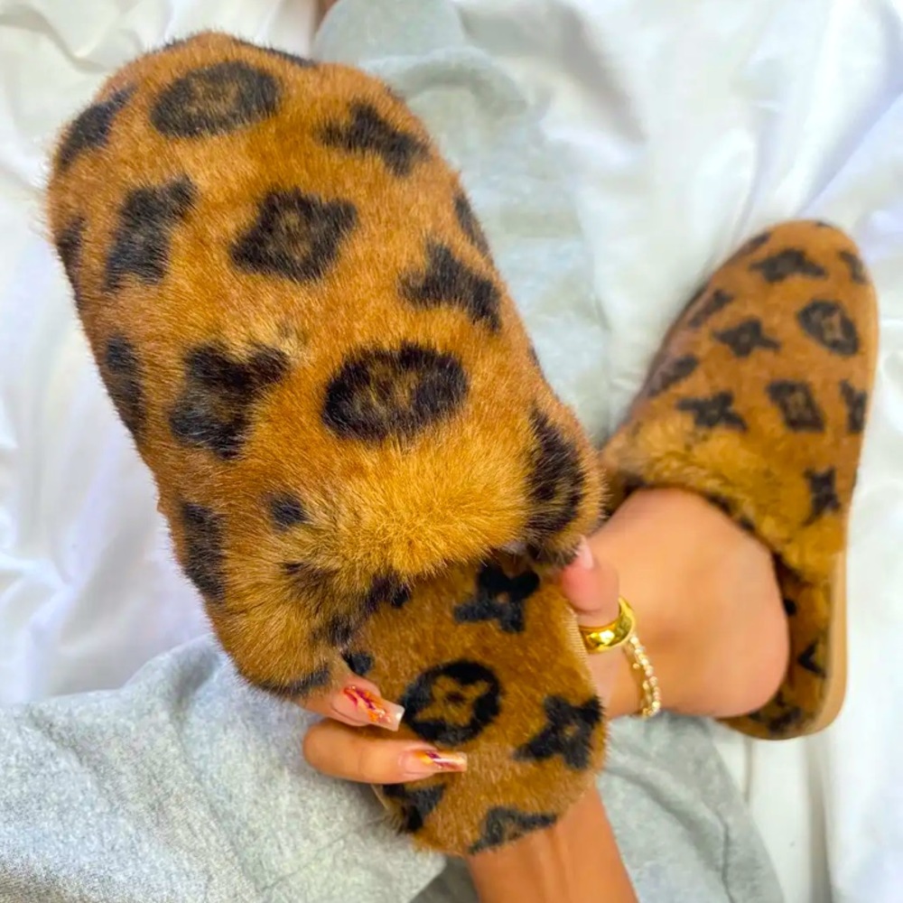 🔥Luxury vibe Fur Slippers